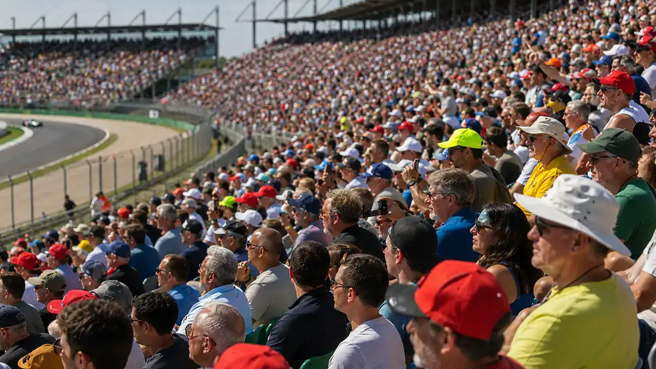 Tribune affollate di tifosi durante un Gran Premio di Formula 1